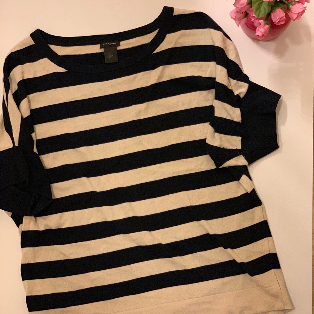 ♥️Ann Taylor Stripes top♥️